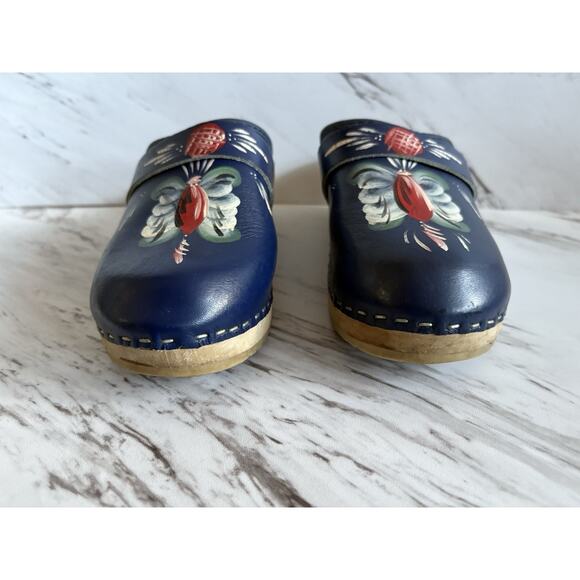 Swedish Dala Hand-painted Wooden Clogs 37 / US 6.5 - Blue Holiday Cabincore Shoe - Picture 5 of 9